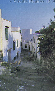 [Photo of a street in Ustica]
